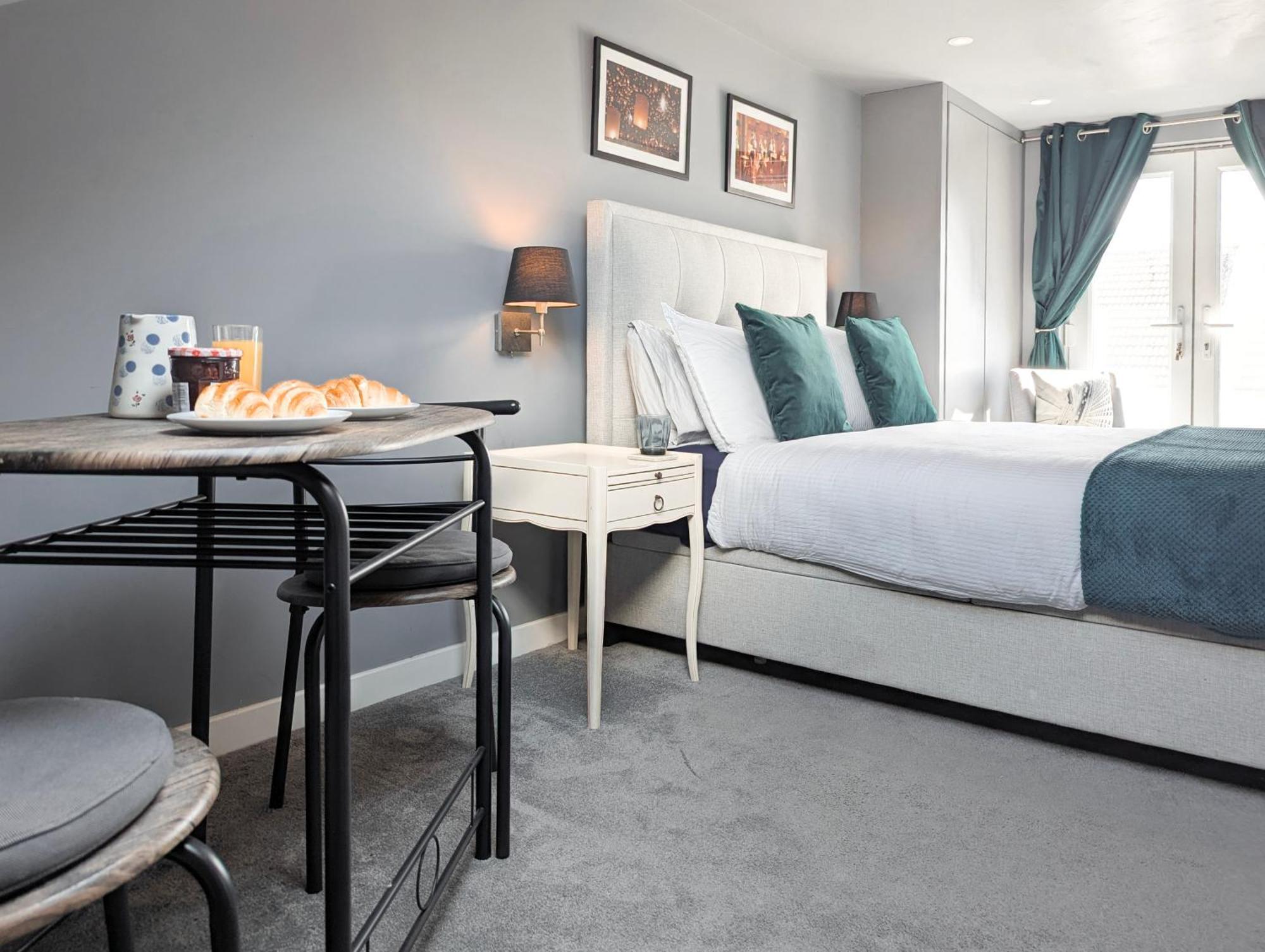 Hendon Street En-suite Nr & Walk To Cafes Homestay